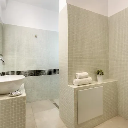 Minavra Athens